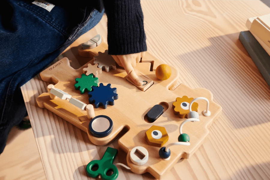 Drewniana tablica manipulacyjna