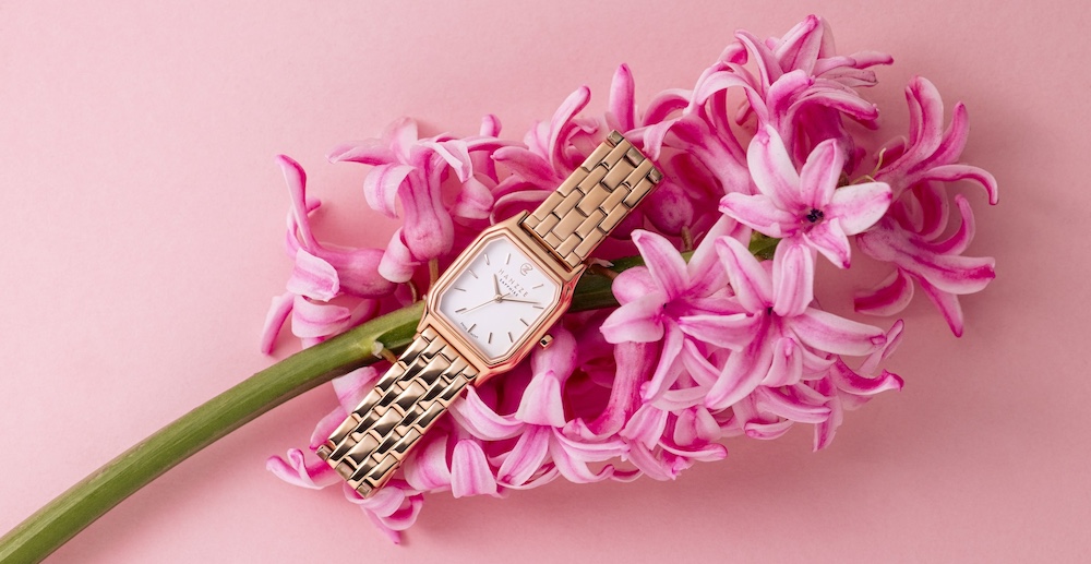 Zegarek na złotej bransolecie