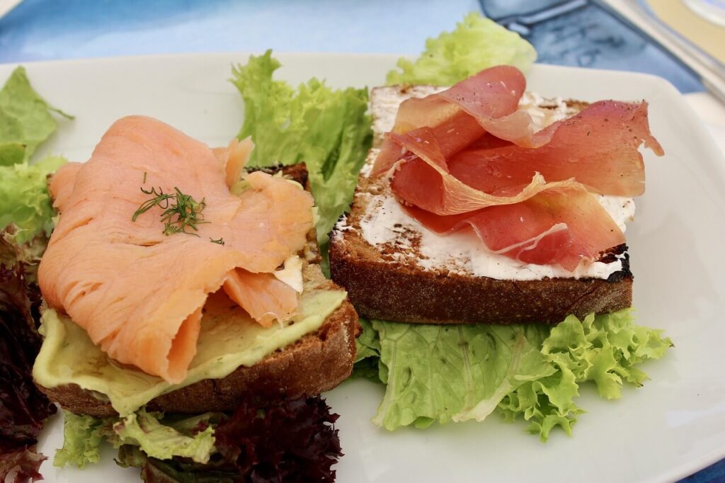 Pełnoziarniste kanapki z szynką